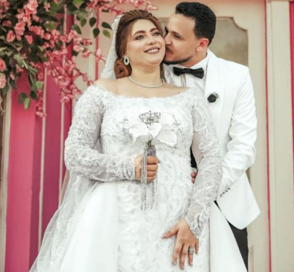 د/همت داود تهنئ  وتبارك العروسين بزفاقهما وتتمني لهم حياة سعيده والذريه الصالحه