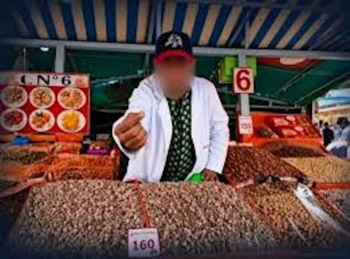 بعد إدانة بائع الفواكه الجافة بمراكش.. السائح الفرنسي: لم أرد إرساله إلى السجن