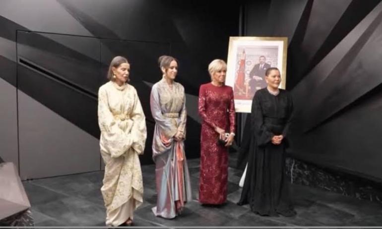 حين تتحدث الأناقة بلغة السياسة… بريجيت ماكرون تكتب فصلاً جديداً من “الدبلوماسية الناعمة” في الرباط