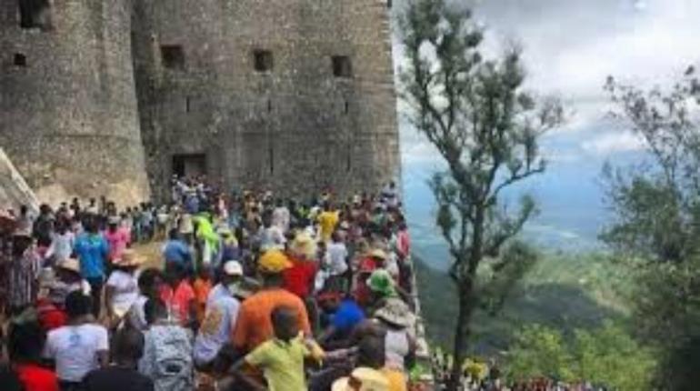 
                                    فاجعة في موقع سياحي… تدافع دموي في هايتي يخلف عشرات القتلى