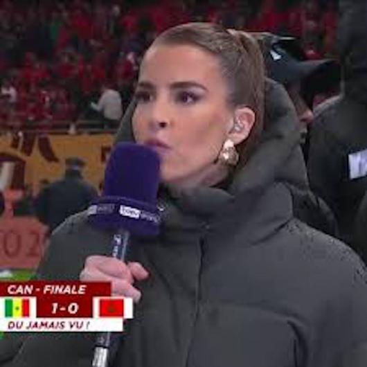 الصحفية فانيسا لو موين… صوت الحقيقة خلف جدل نهائي “الكان” بين المغرب والسنغال