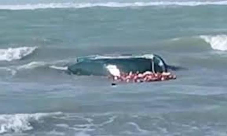 فاجعة بسواحل الداخلة.. انقلاب قارب صيد يُنهي حياة بحّارين