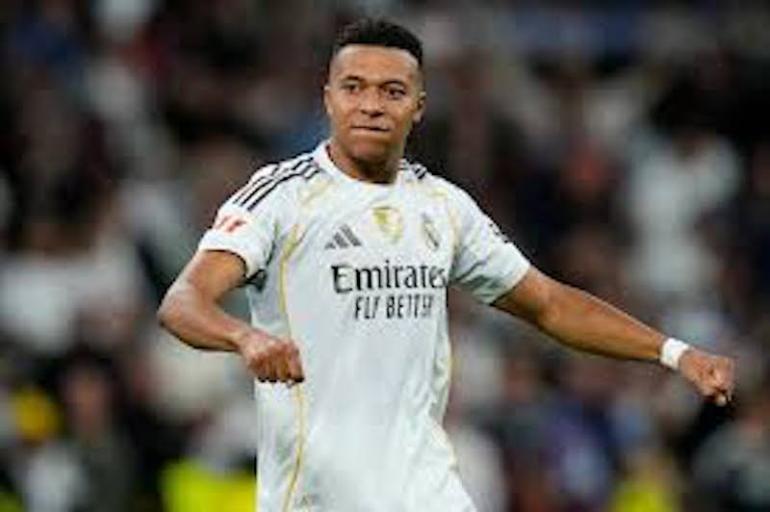 
                                    مبابي: كنت سأختار الكاميرون لولا فرنسا… وتصريحاته تثير جدلًا حول أصوله الجزائرية