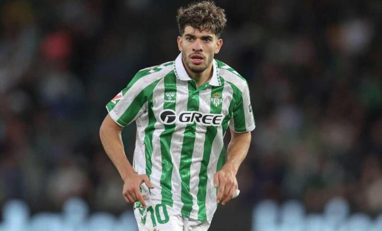 
                                    مانويل بيليغريني يشيد بتألق عبد الصمد الزلزولي بعد قيادته ريال بيتيس لفوز ثمين على ريال مايوركا