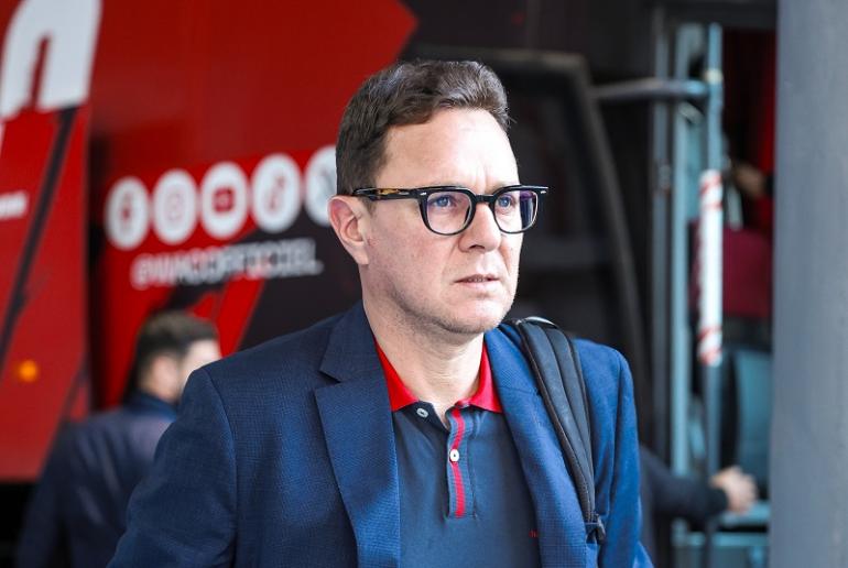 
                                    محمد أمين بنهاشم يكشف روح الانسجام داخل الوداد الرياضي: شارة القيادة بين حكيم زياش وسفيان أمرابط رسالة وحدة