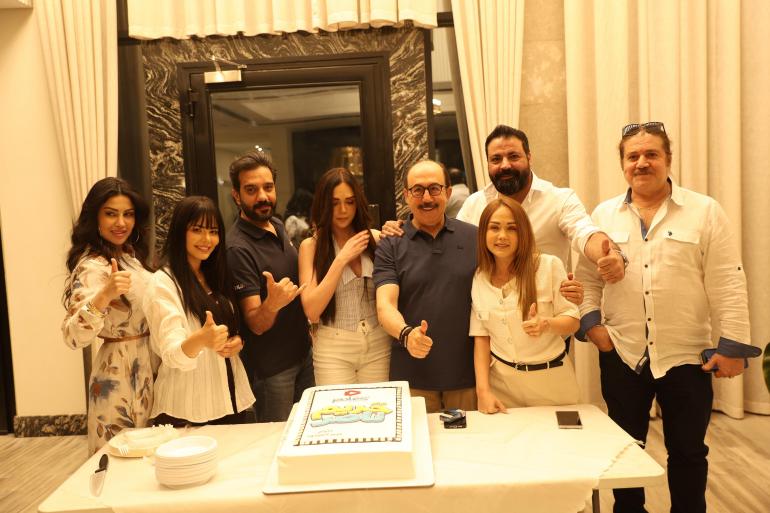 فريق عمل فيلم «حريم ناصر» يحتفل بانتهاء التصوير في أجواء مميزة بمدينة العين