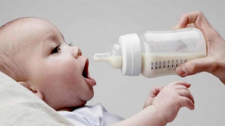 
                                    تحذير عالمي: سحب دفعات من حليب الأطفال من الأسواق بسبب احتمال احتواء مادة سامة 