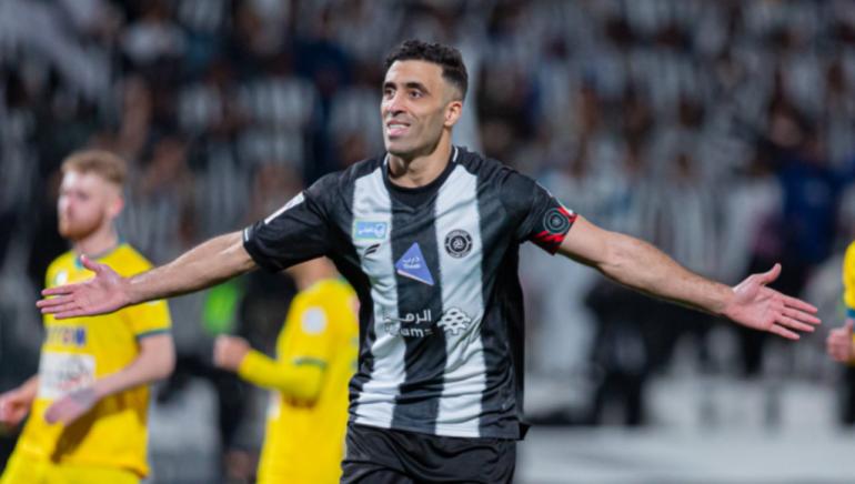 
                                    توتر داخل الشباب… غضب حمد الله يخطف الأضواء رغم الفوز على الرياض